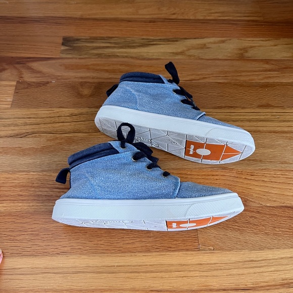 Light blue hi top shoes for boy with laces. Size 2Y - Picture 3 of 9